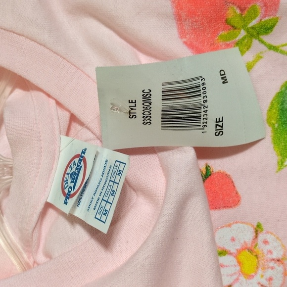 Strawberry shortcake Pink Graphic T-Shirt - Naturally Sweet nwt size medium - Picture 11 of 11